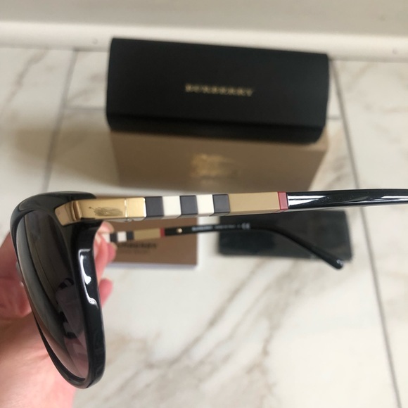🔥NEW BURBERRY SUNGLASSES 🔥 - Picture 7 of 12